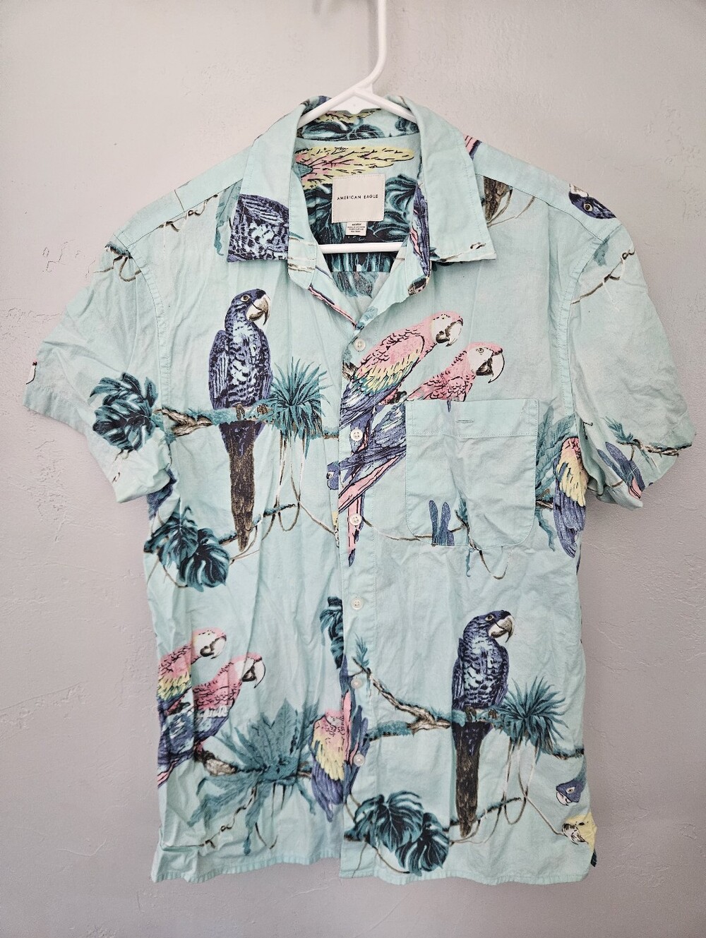 American Eagle Men's Medium Light Blue Tropical Parrot Print Button-Down Shirt